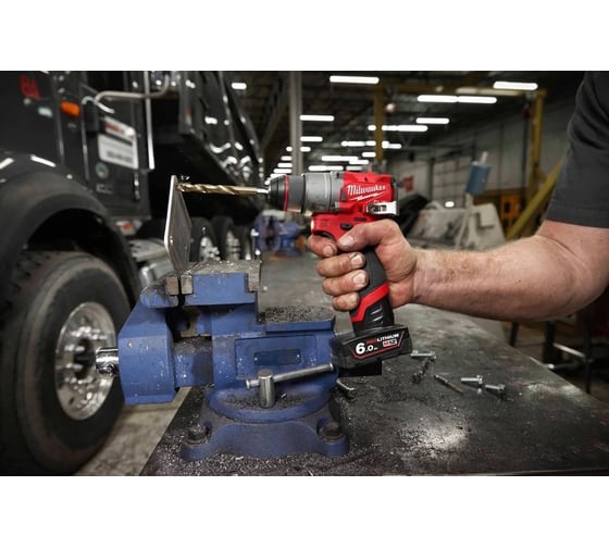 Шуруповерт аккумуляторный MILWAUKEE M12 FDD2-202X